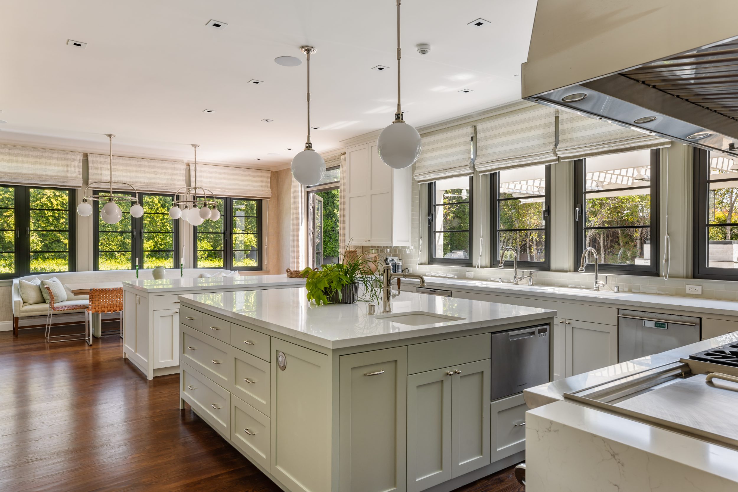 Kitchen with two islands facing the garden