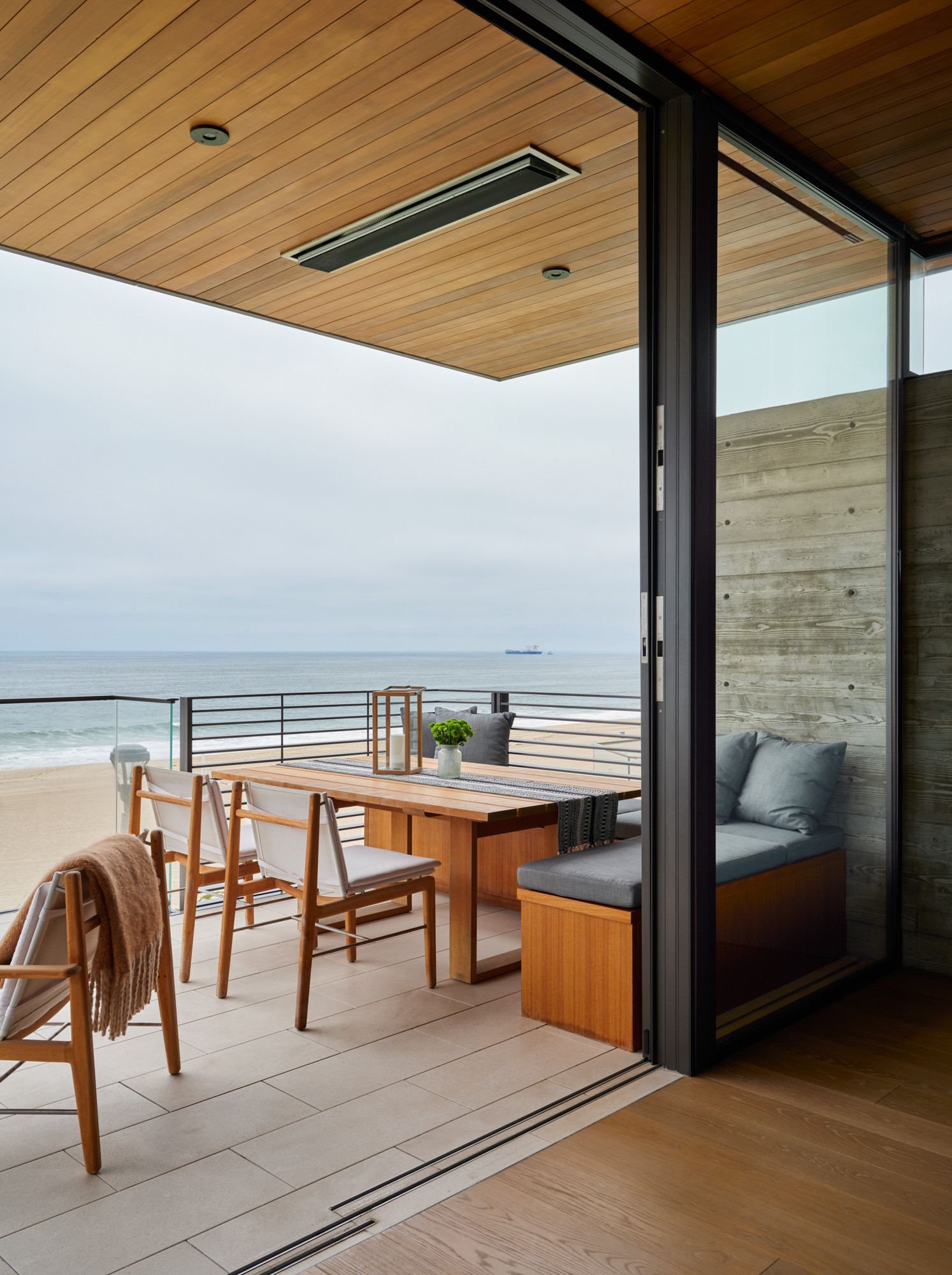 Ocean-view balcony dining